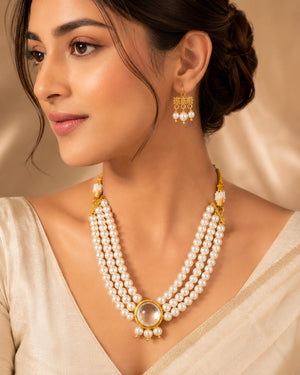 White Pearl Choker